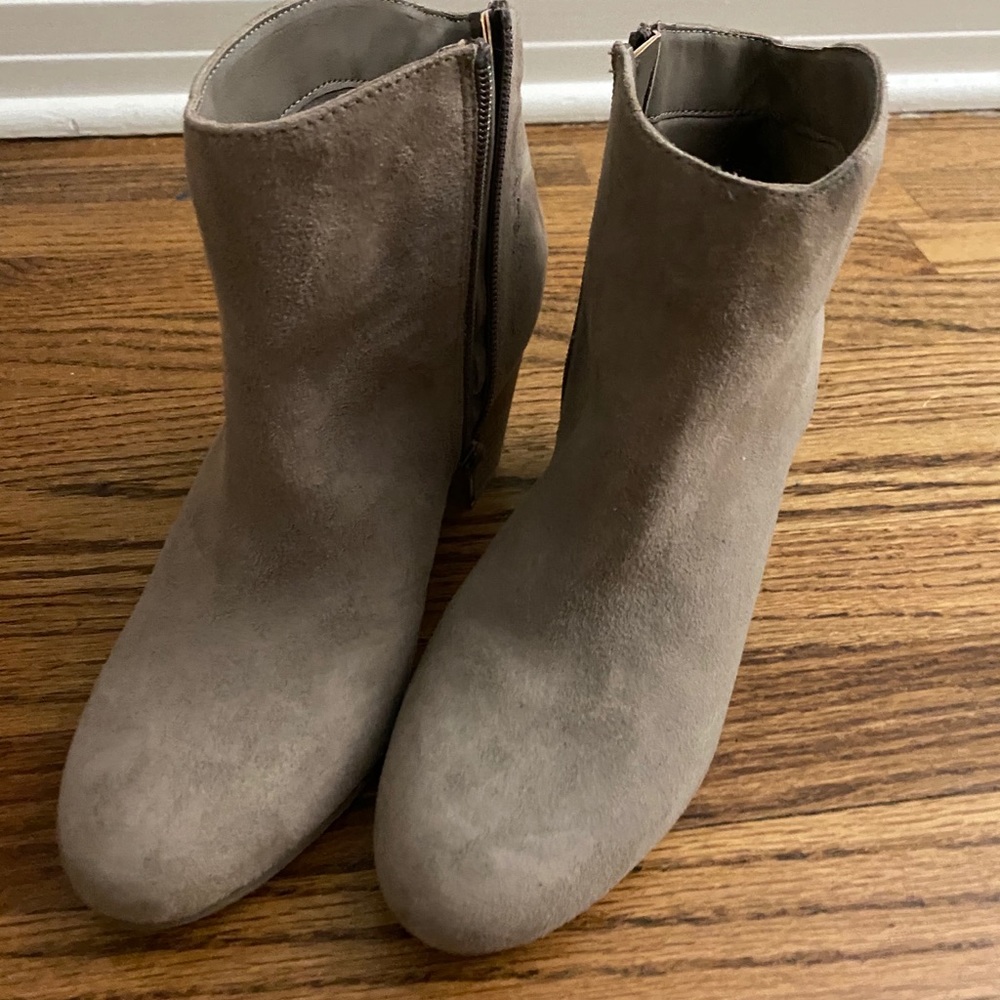 Kenneth Cole reaction grey suede women’s booties
